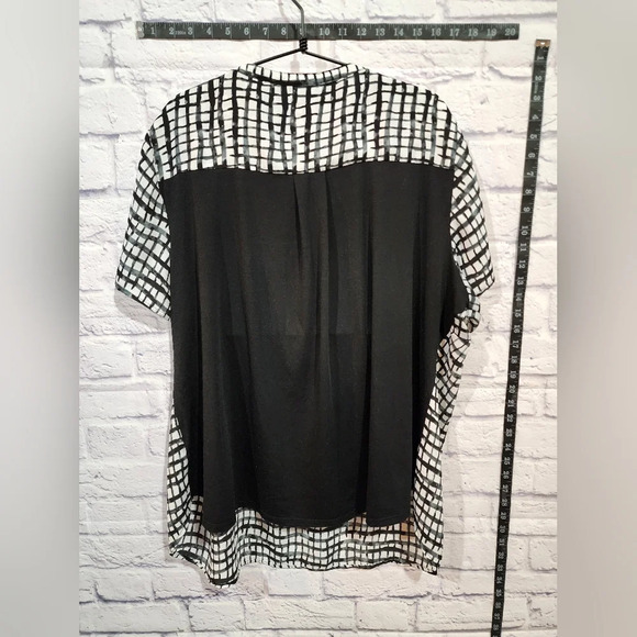 Apt 9 black and white blouse with zipper accent on front Size 2XL - Picture 2 of 5